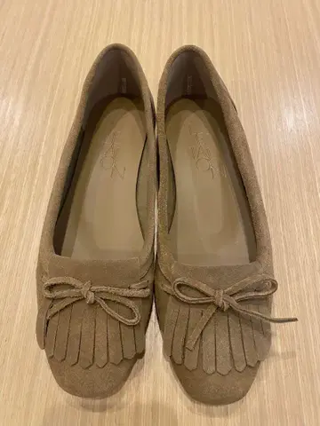 루탈론 가죽 퀼트 태슬 플랫
