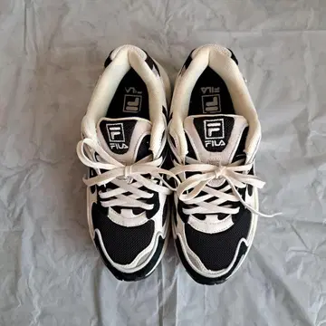 FILA 러닝화 블랙/화이트