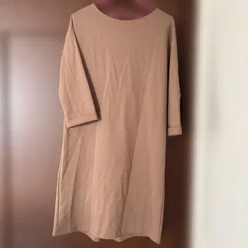 베이지 티셔츠 원피스 7부 소매 허리 리본 포함