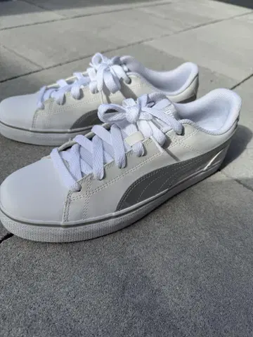 Puma 화이트 스니커즈 26.5