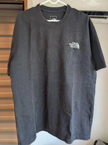 THE NORTH FACE 블랙 티셔츠