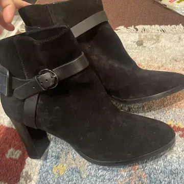 JIMMY CHOO 블랙 스웨이드 부티