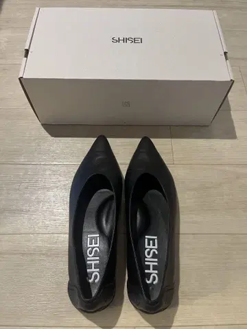 SHISEI 플랫 펌프스 블랙 36.5
