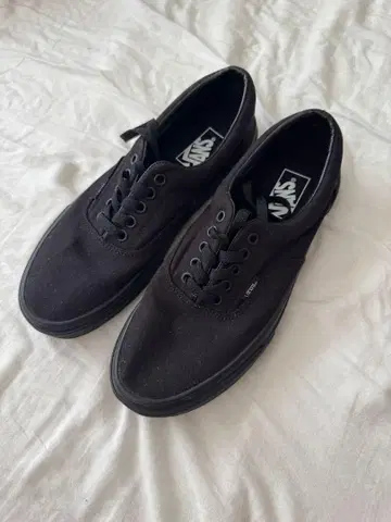 Vans 블랙 스니커즈