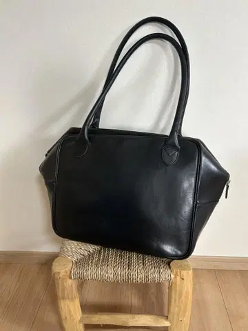Commono reproduces 가죽 숄더백