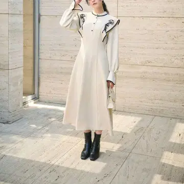 [미사용 새상품 택 포함] 리리안캐럿 코드 자수 원피스