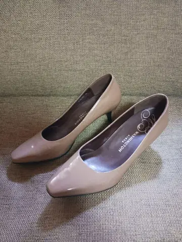 워싱턴 베이지 스틸레토 하이힐