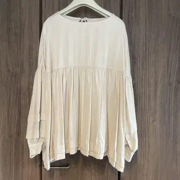 INGNI 아이보리 오부 소매 튜닉