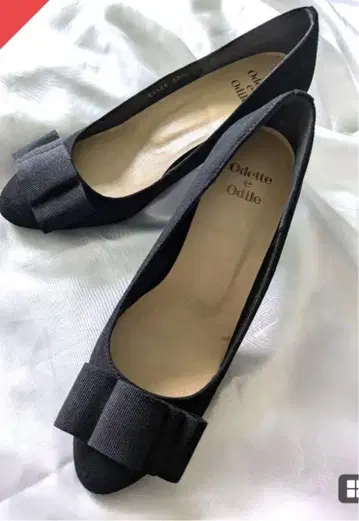 리본 포함 블랙 펌프스 중간 힐 23.5cm