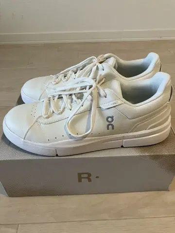 컨디션 최상 On 온 THE ROGER Advantage 화이트 28cm
