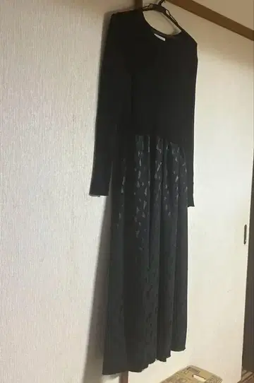 OPAQUE CLIP A라인 블랙 원피스