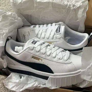 [ 새상품 ] PUMA 우먼 메이즈 통굽 스니커즈 23.5cm