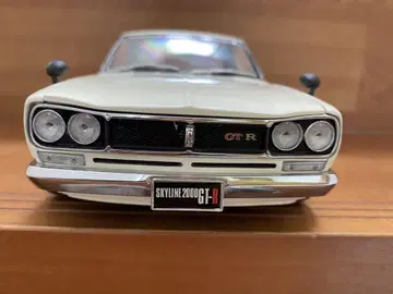교쇼 SKYLINE 2000 GT-R 1/18