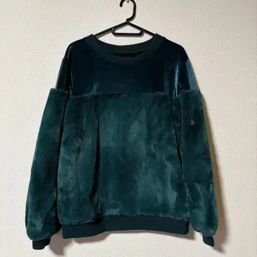 Bershka 다크 그린 복슬복슬 벨로아 트레이닝복 맨투맨