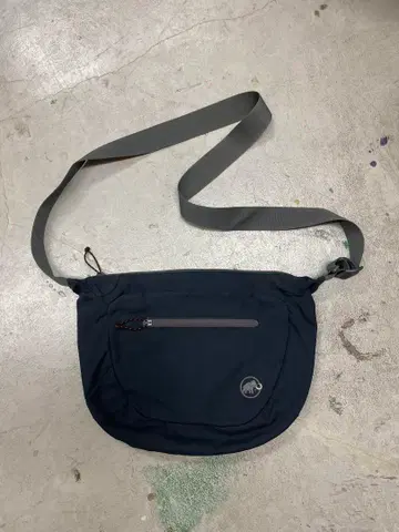 00s MAMMUT 마무트 숄더백 자수 네이비 y2k