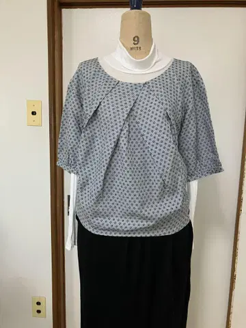 콘트와르 데 코토니에 재팬 실크 혼방 프린트 칠부 소매 블라우스