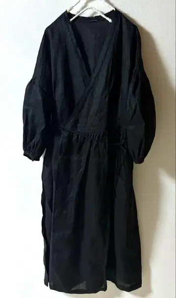 [ 미사용 새상품 ] MARTAU 린넨 카슈쿨 원피스 블랙