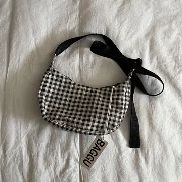 BAGGU*SMALL NYLON CRESCENT BAG 체크