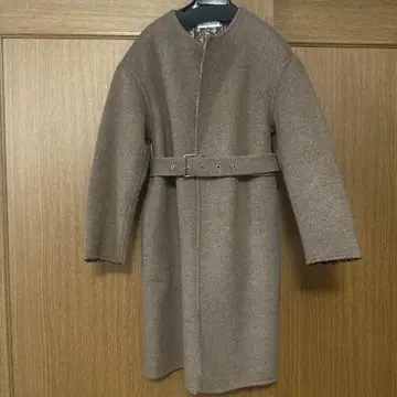 브라운 벨트 포함 롱 코트