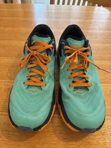 HOKA 스니커즈