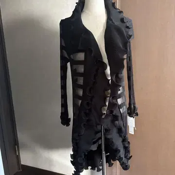 택 포함 새상품 플리츠 가디건 엘레강스 프릴 가득 블랙