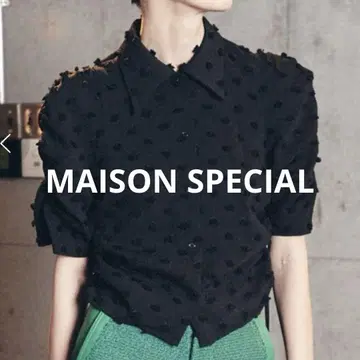 MAISON SPECIAL 치리멘 자카드 폼폼 상의 블랙