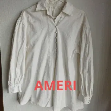 AMERI 화이트 긴팔 블라우스 프론트와 소매 버튼 포함