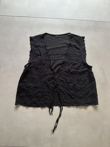 ZARA 자수 장식 블랙 코튼 베스트