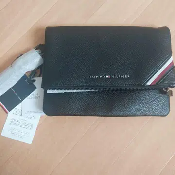 TOMMY HILFIGER 블랙 클러치백