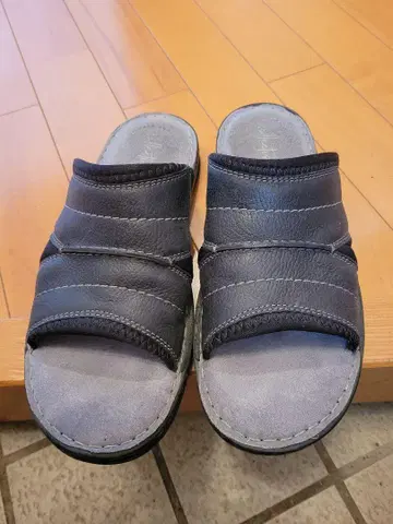 Clarks 블랙 슬라이드 샌들 사이즈 US8