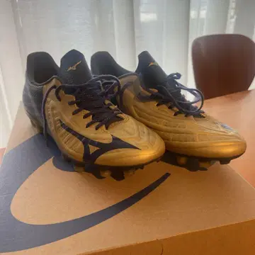 Mizuno 모렐리아 축구화 골드/네이비