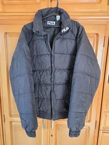 고품질 FILA 블랙 다운 자켓 남성용 L