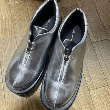 후즈 후 실버 슬립온 지퍼 포함