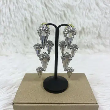 SWAROVSKI 스와로브스키 귀찌 라이트 스톤 클립식