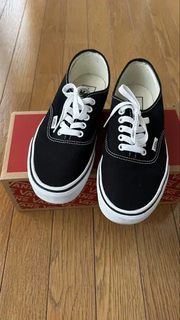 VANS Authentic