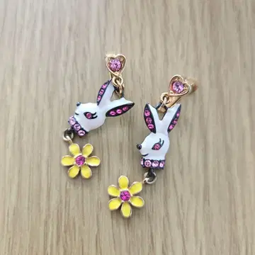 ANNA SUI 안나수이 토끼와 꽃 디자인 귀찌