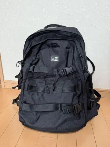 뉴에라 백팩 35L 블랙