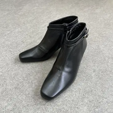 미사용 스퀘어토 히미코 숏부츠 블랙 가죽 22cm