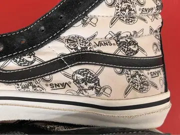 Vans Sk8-Hi 30주년 스컬 파이리츠