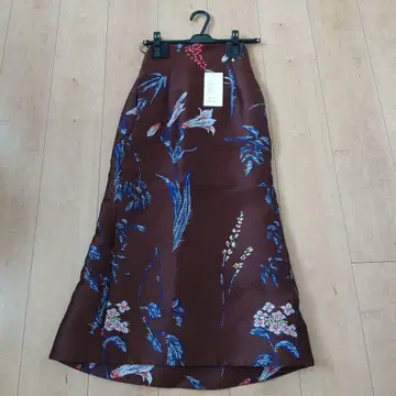 마메쿠로구치 자수 스커트