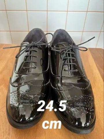 새상품급 [셉템버문] 레이빔즈 24.5cm 에나멜 아몬드 신발