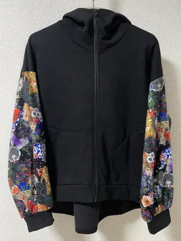 ScoLor 꽃무늬 후드 부착 후드티 블랙 스칼라