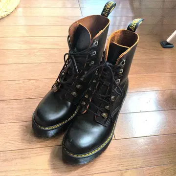 닥터마틴 leona 23.5cm 통굽