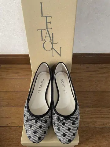 LE TALON 도트 무늬 플랫슈즈