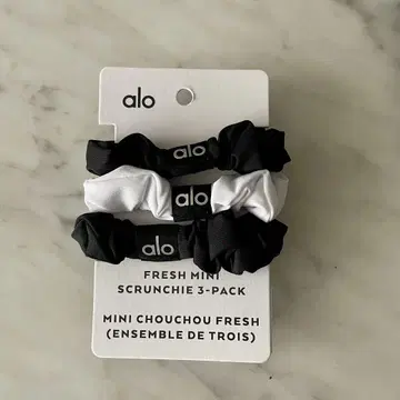 새상품 alo 미니 스크런치 3개 세트 블랙 화이트