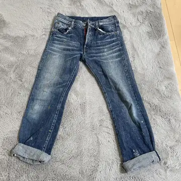 데미지 가공 스트레이트 데님
