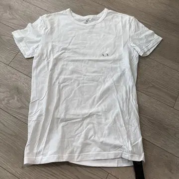 Armani Exchange 화이트 T셔츠 M 사이즈