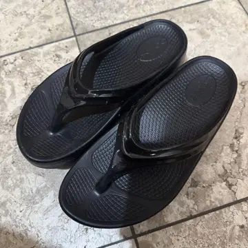 oofos 샌들