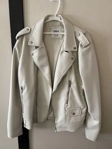 ZARA 화이트 더블 라이더 자켓