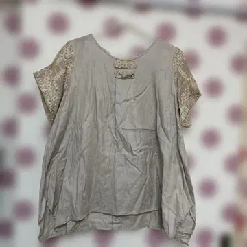 플라보아 레이스 장식 오버 사이즈 반팔 블라우스